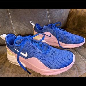 Nike women’s air max motion 2 sneaker- Blue/Pink